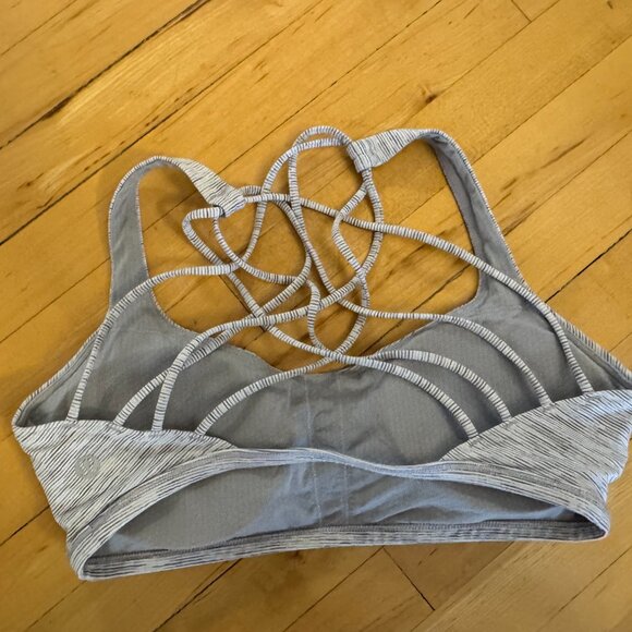 Free to Be Zen Bra - Lululemon size 6 - Picture 8 of 9